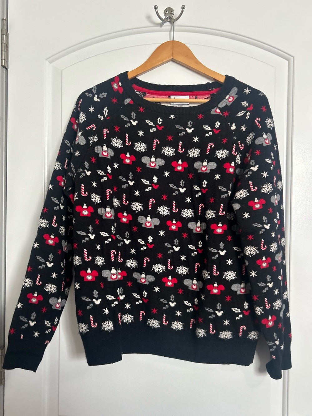 Disneyland Disney Mickey Christmas Holiday Pattern Crewneck Sweater Size XL chic